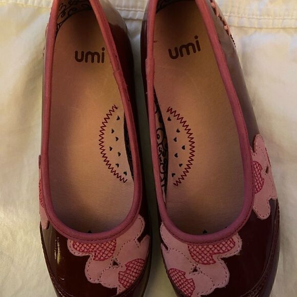 Umi Girls Size 33 Shoe in Canada That Is a Size 2. Perfect Condition. - Picture 1 of 5